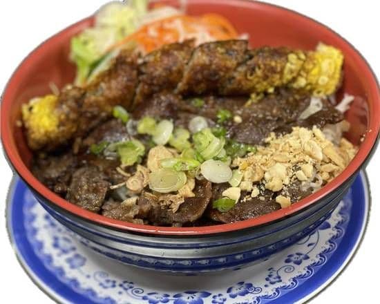 59. Lemon Grass Beef, spring roll with Rice Vermicelli