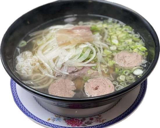 23. Rare Beef, Tendon, Beef Tripe, and Beef Balls Noodle Soup